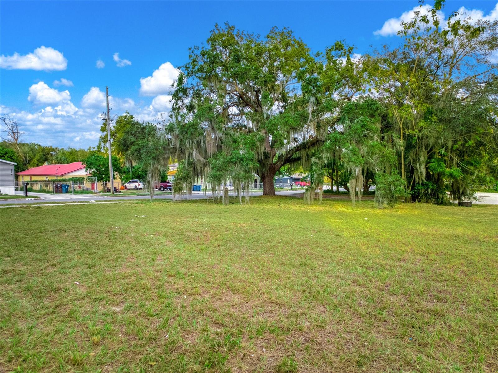 TWIN LAKE PARK - Land