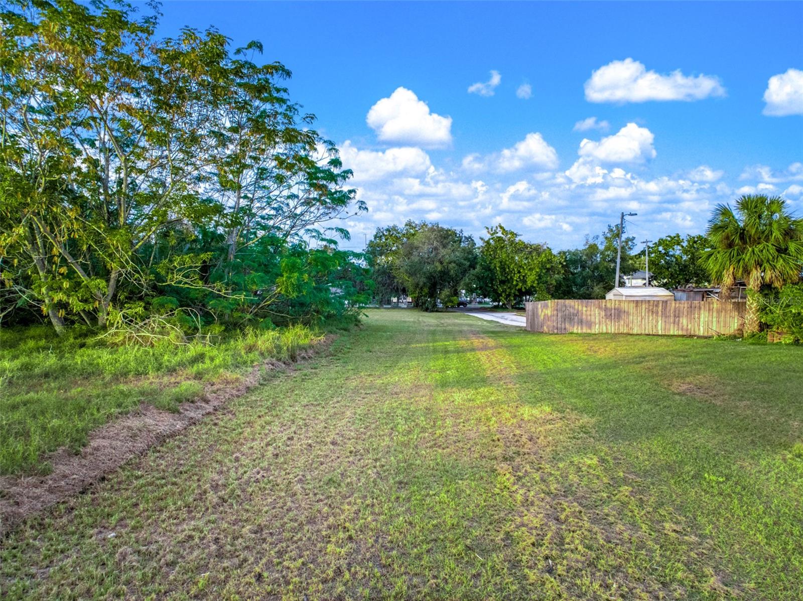 TWIN LAKE PARK - Land