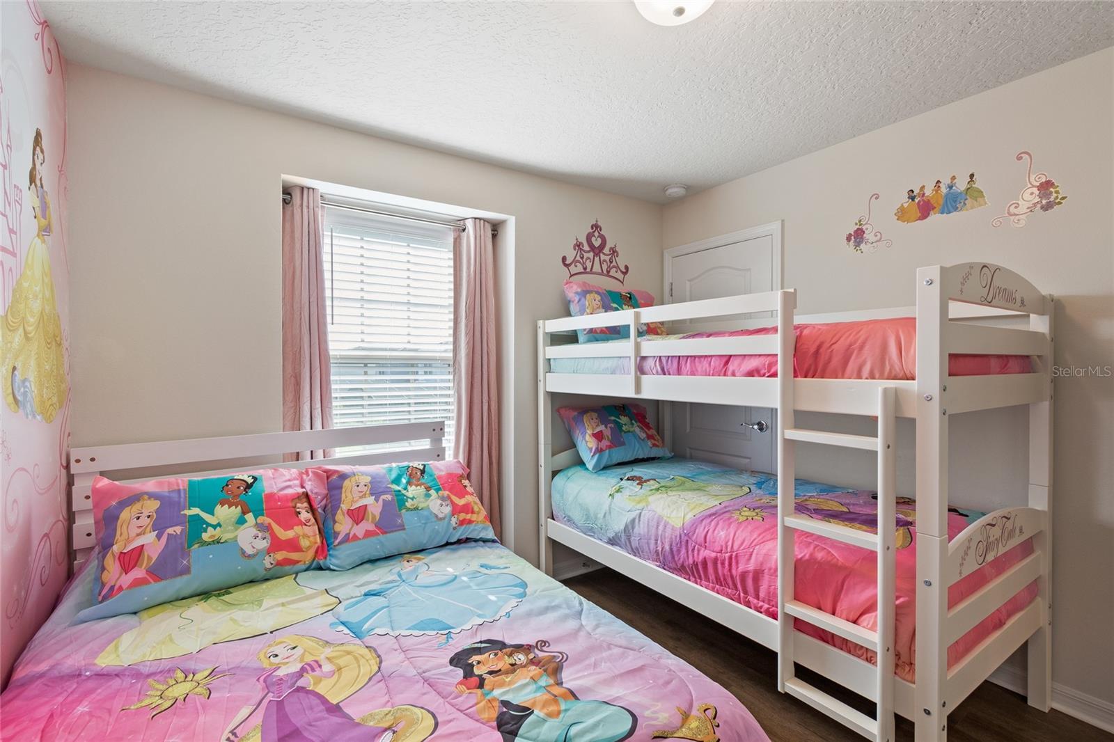 WINDSOR AT WESTSIDE PH 3 - Residential