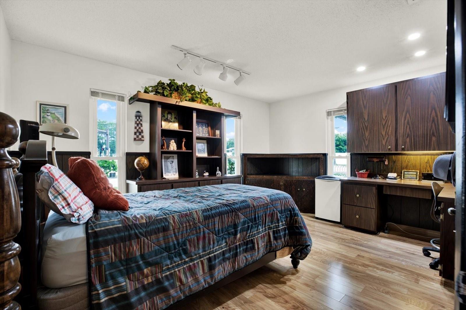 PINELLAS GROVES - Residential