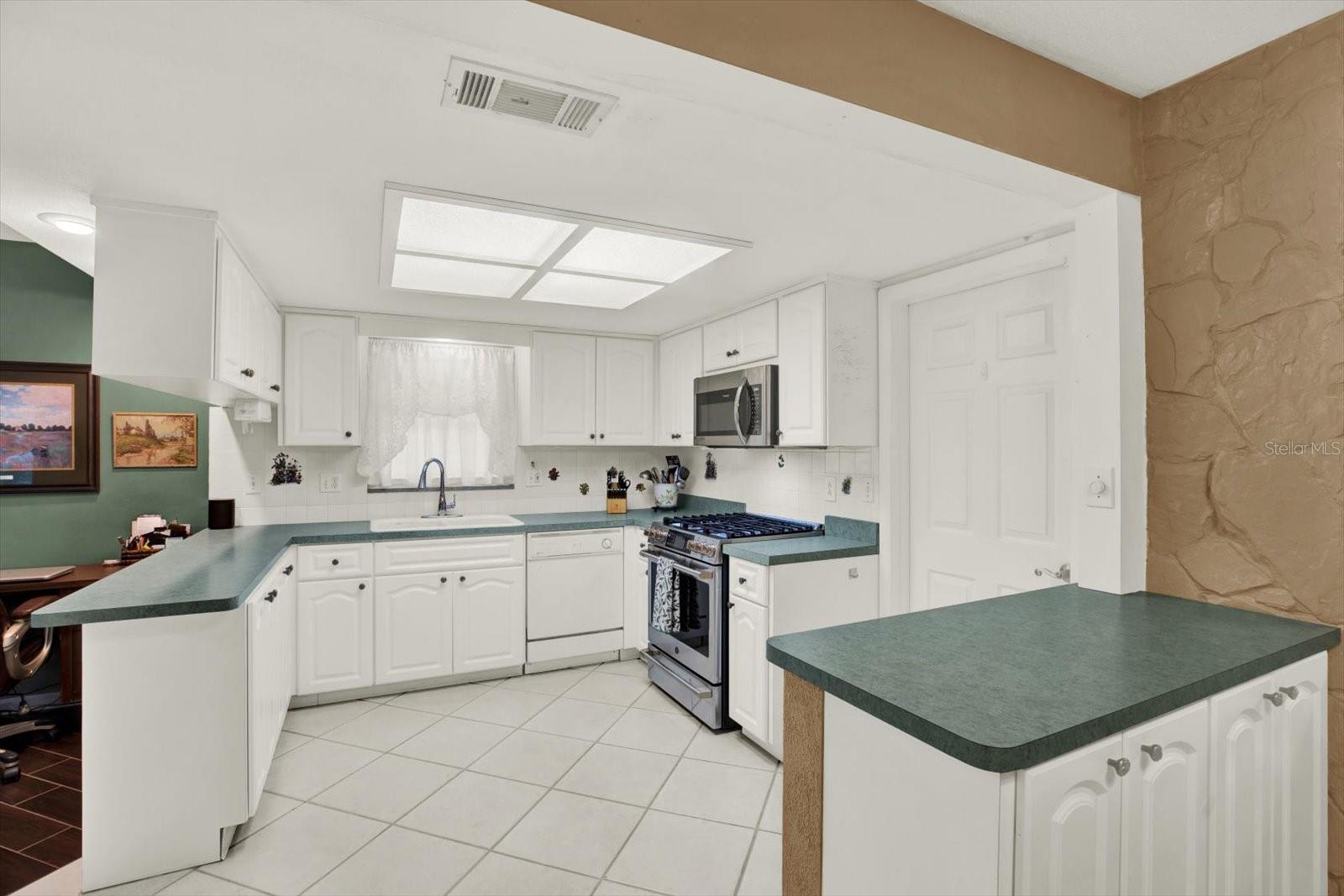 PINELLAS GROVES - Residential