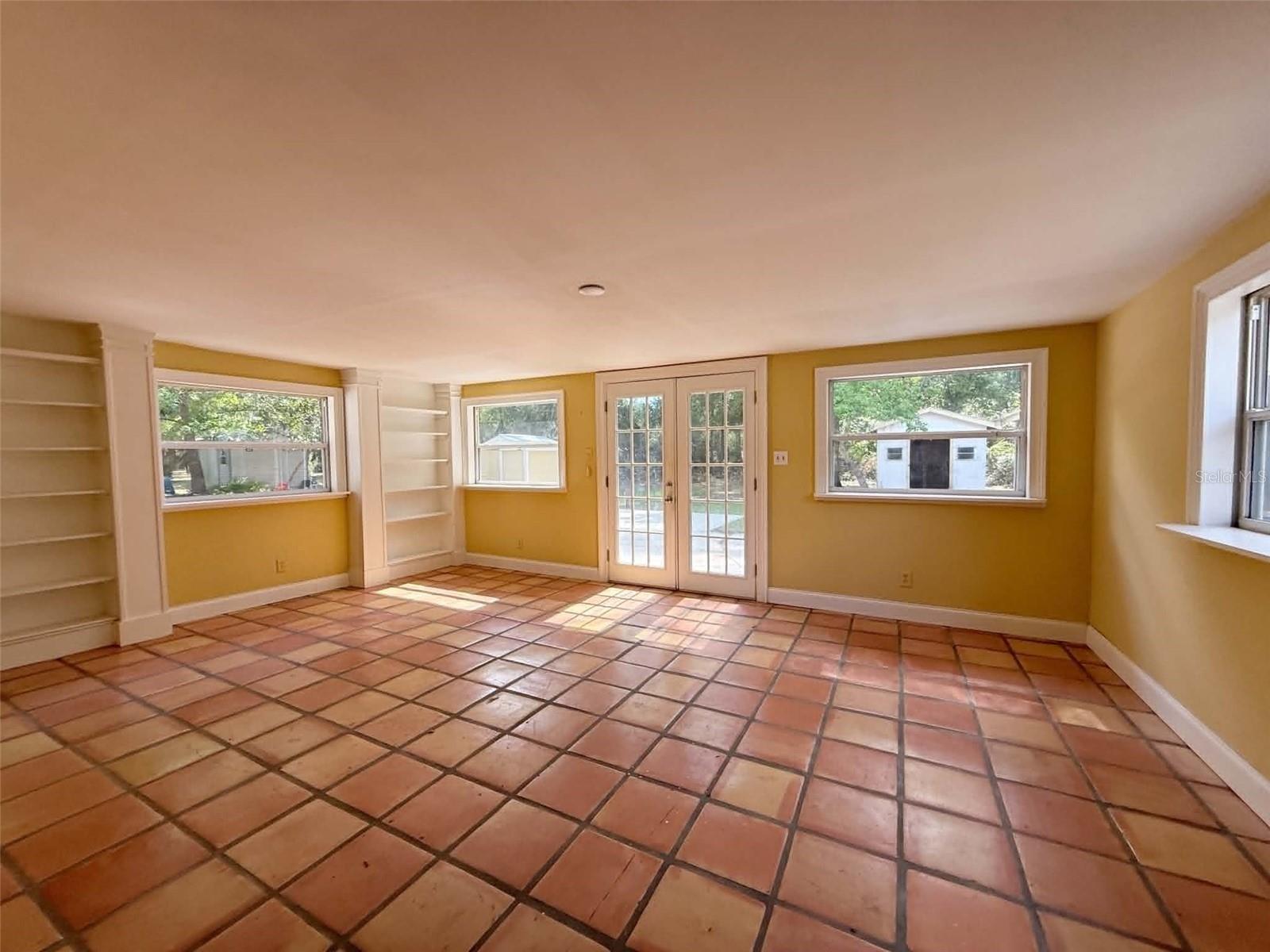 SUWANNEE RIVER SPGS 01/MANATEE - Residential
