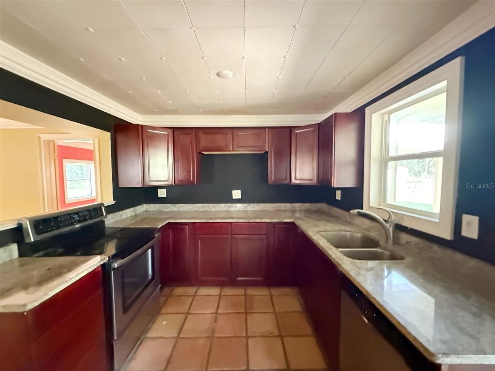 SUWANNEE RIVER SPGS 01/MANATEE - Residential