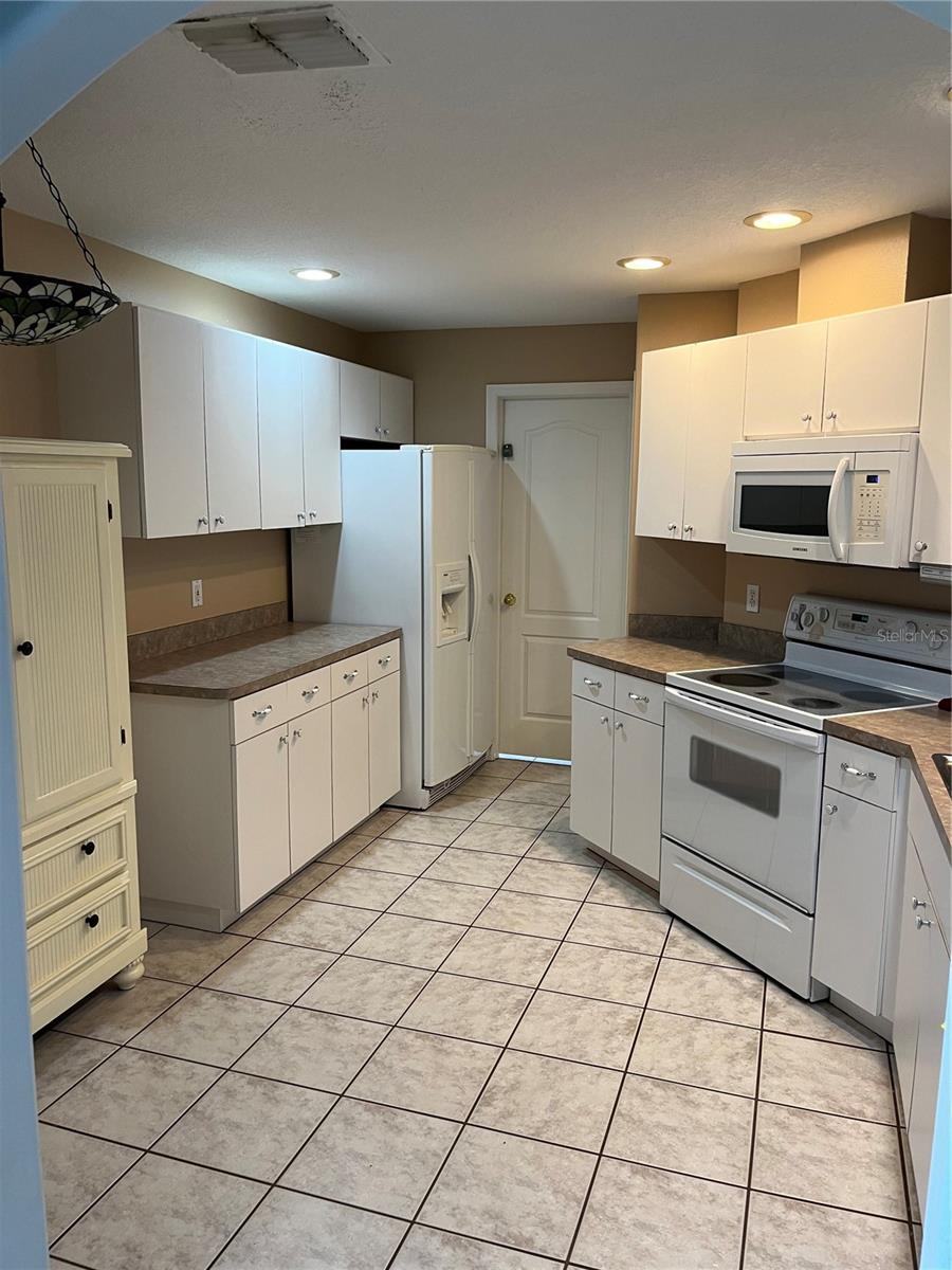CRESCENT PARK - Residential Lease