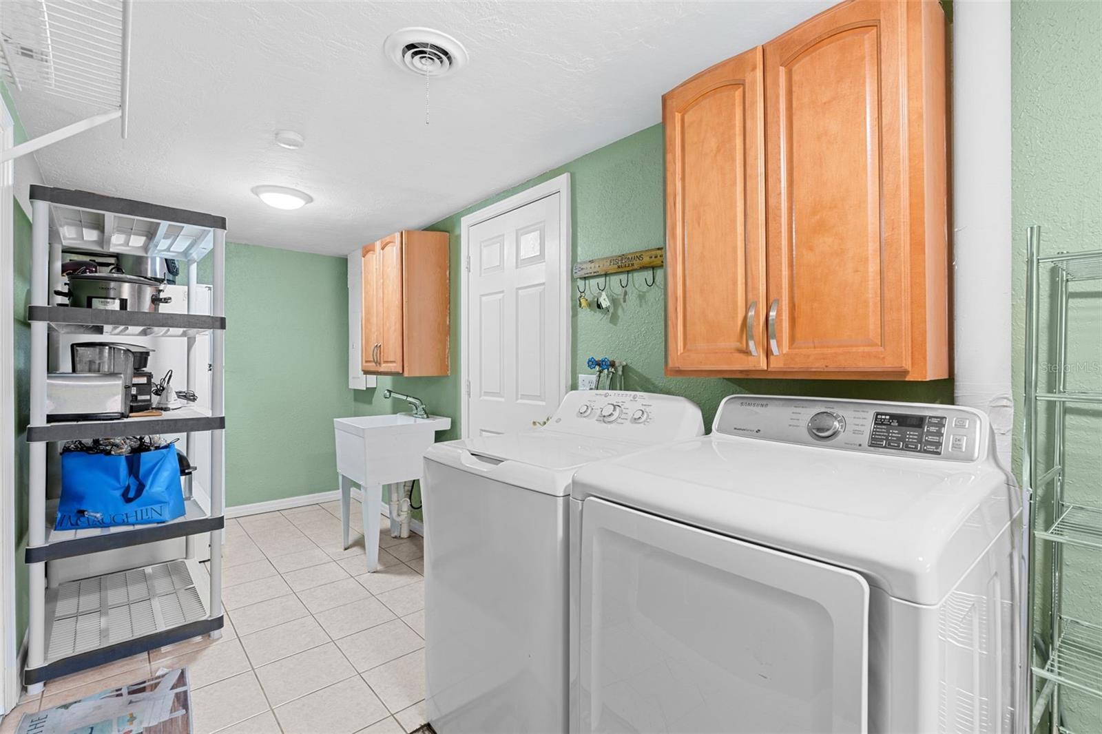 LAKEWOOD SHORES 1ST ADD - Residential
