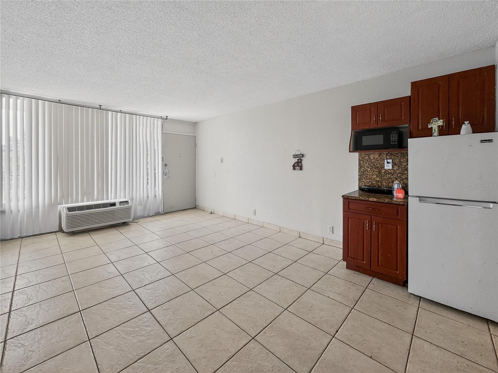 SANDLAKE COURTYARDS CONDO 5901/3515 - Residential