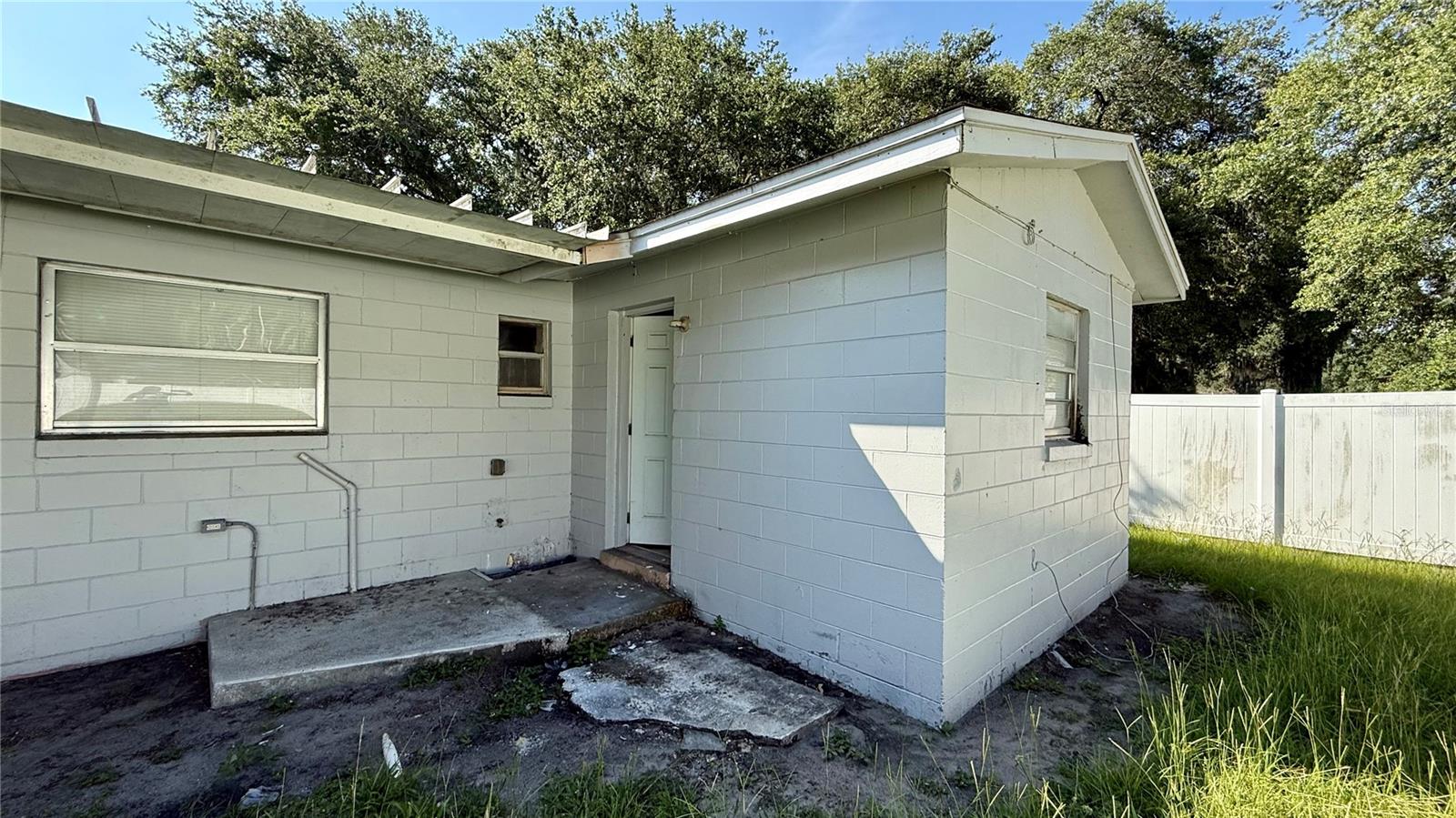 UNKNOWN - Residential Lease