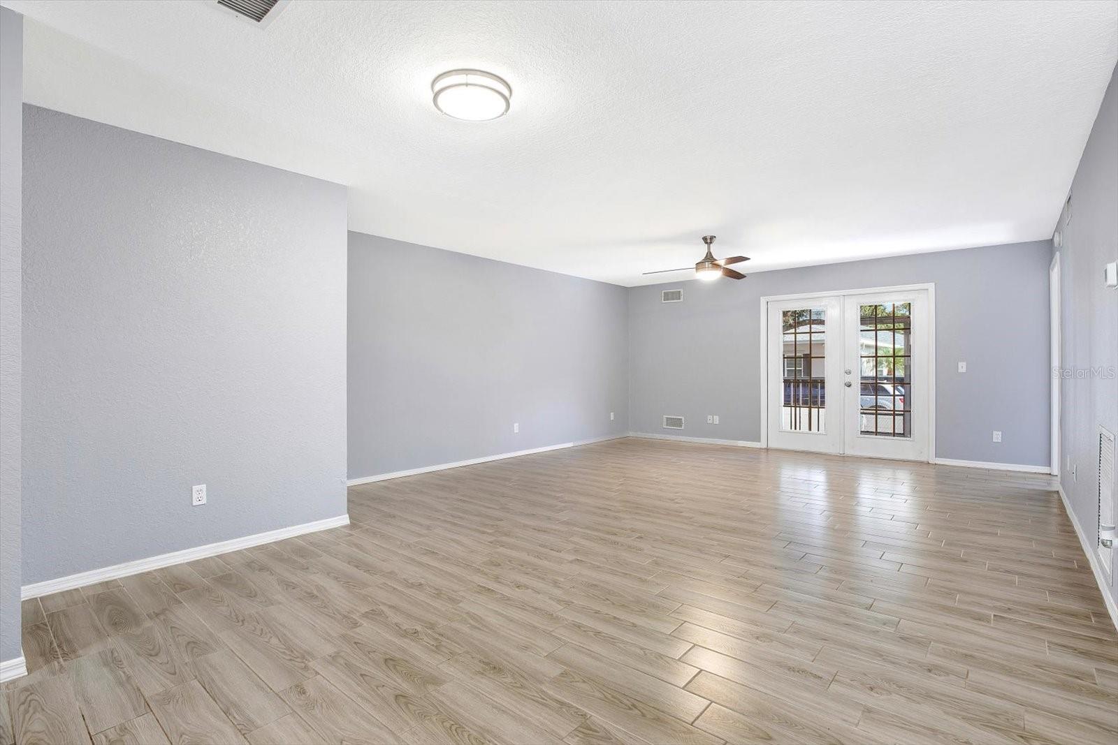 HARCOURT - Residential Lease