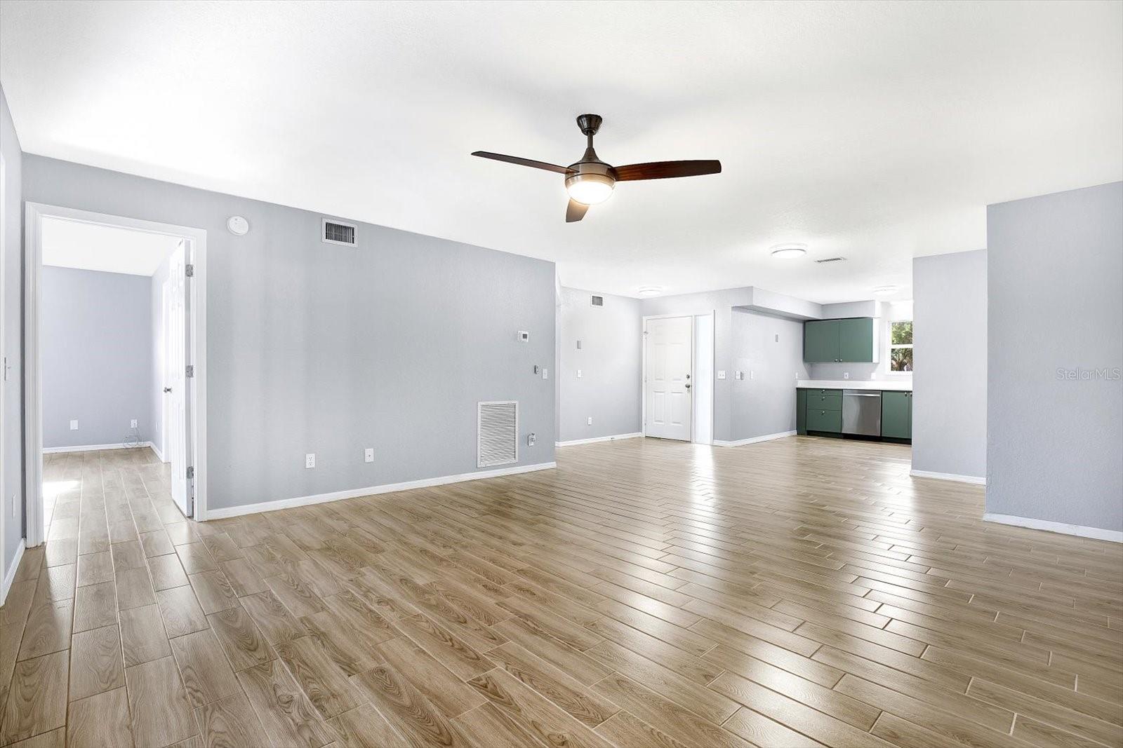 HARCOURT - Residential Lease