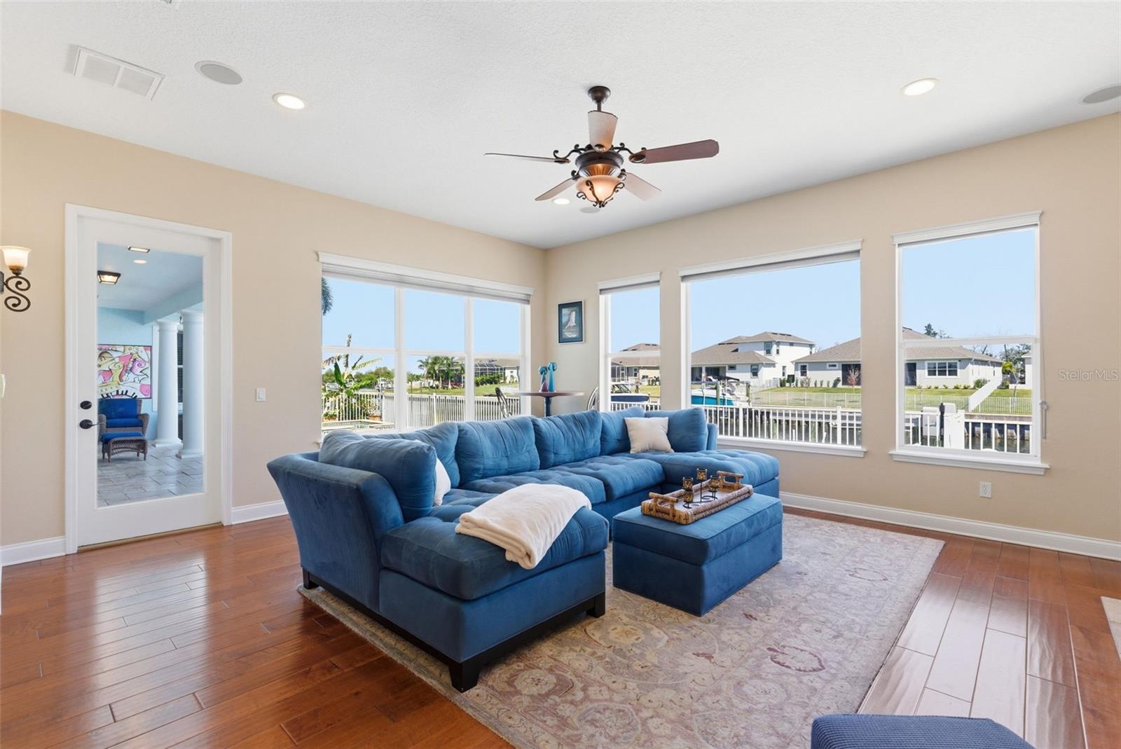 MIRABAY PH 3B-2 - Residential