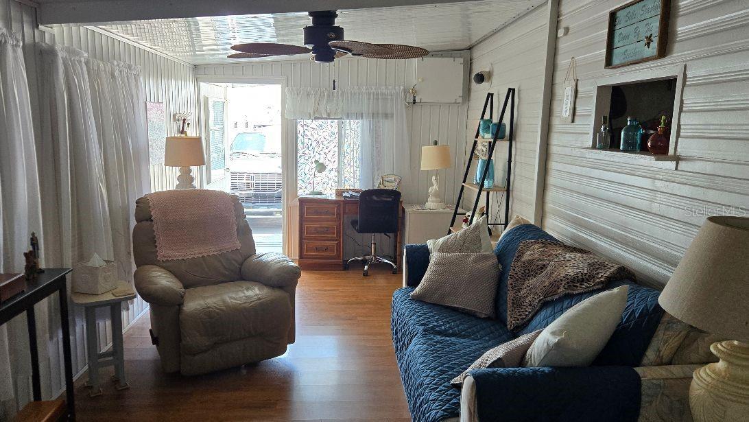 HOLIDAY TRAVEL PARK ENGLEWOOD - Residential
