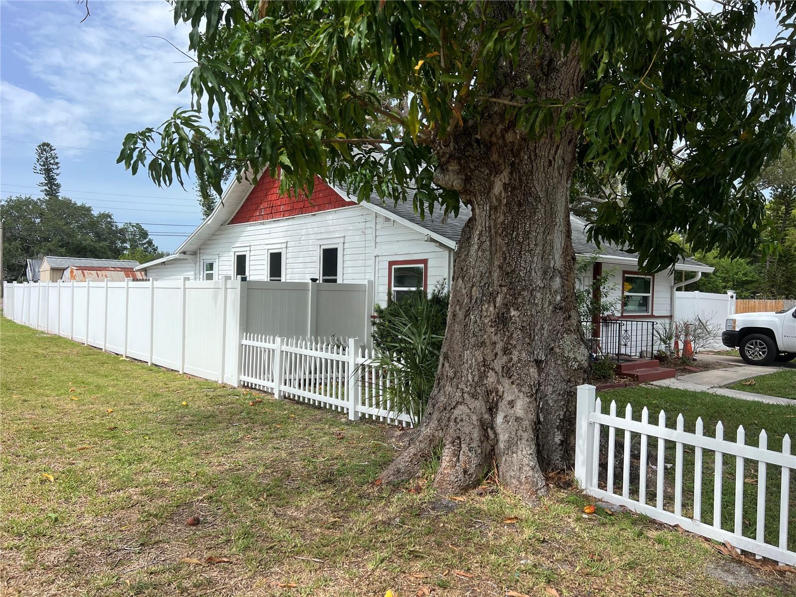 ROYAL POINCIANA - Residential