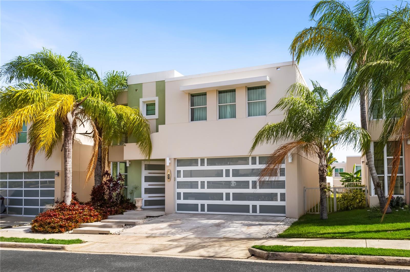 Experience the comfort of living in one of Bayamón’s most sought-after gated communities. This exceptional residence combines spacious interiors, thoughtful design, and an unbeatable location to create a home that is as functional as it is inviting. Enjoy the convenience of nearby shopping, dining, schools, and major highways, along with the security and amenities that make Mirabella Village Club a desirable place to live. A rare opportunity to own a property that offers lasting value in an established community.