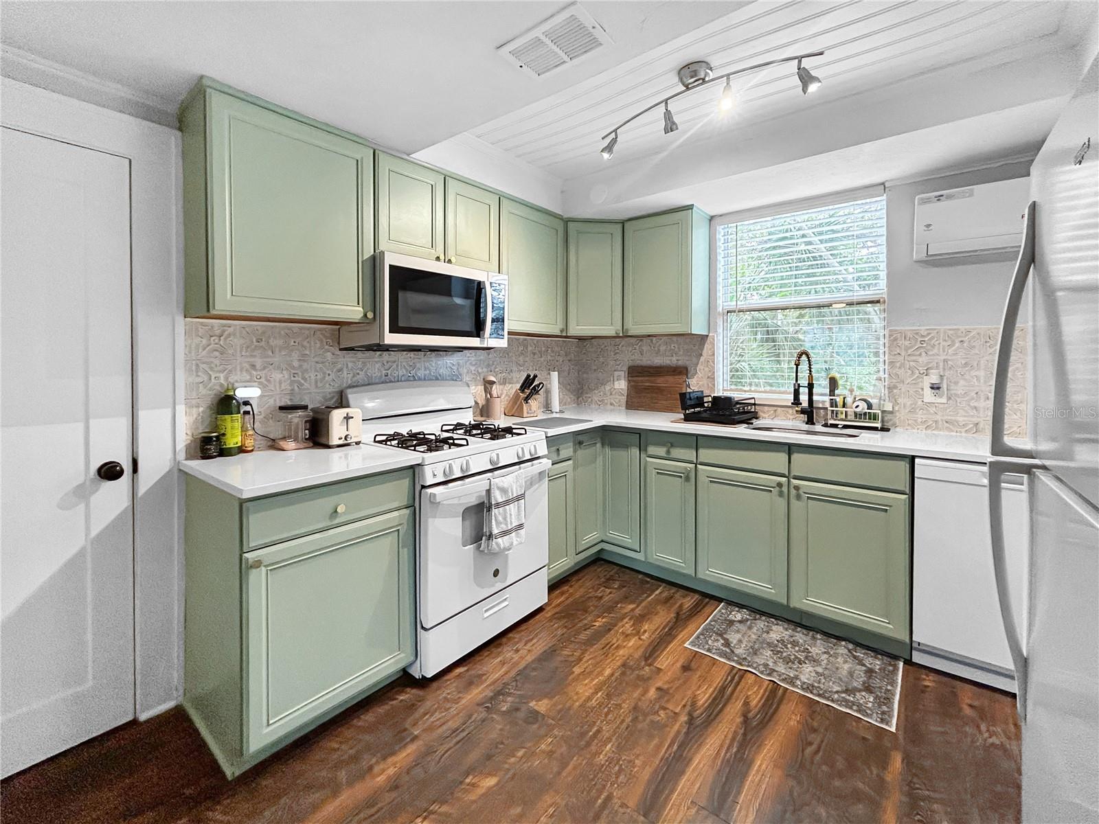 GRAND VIEW PARK - Residential Income
