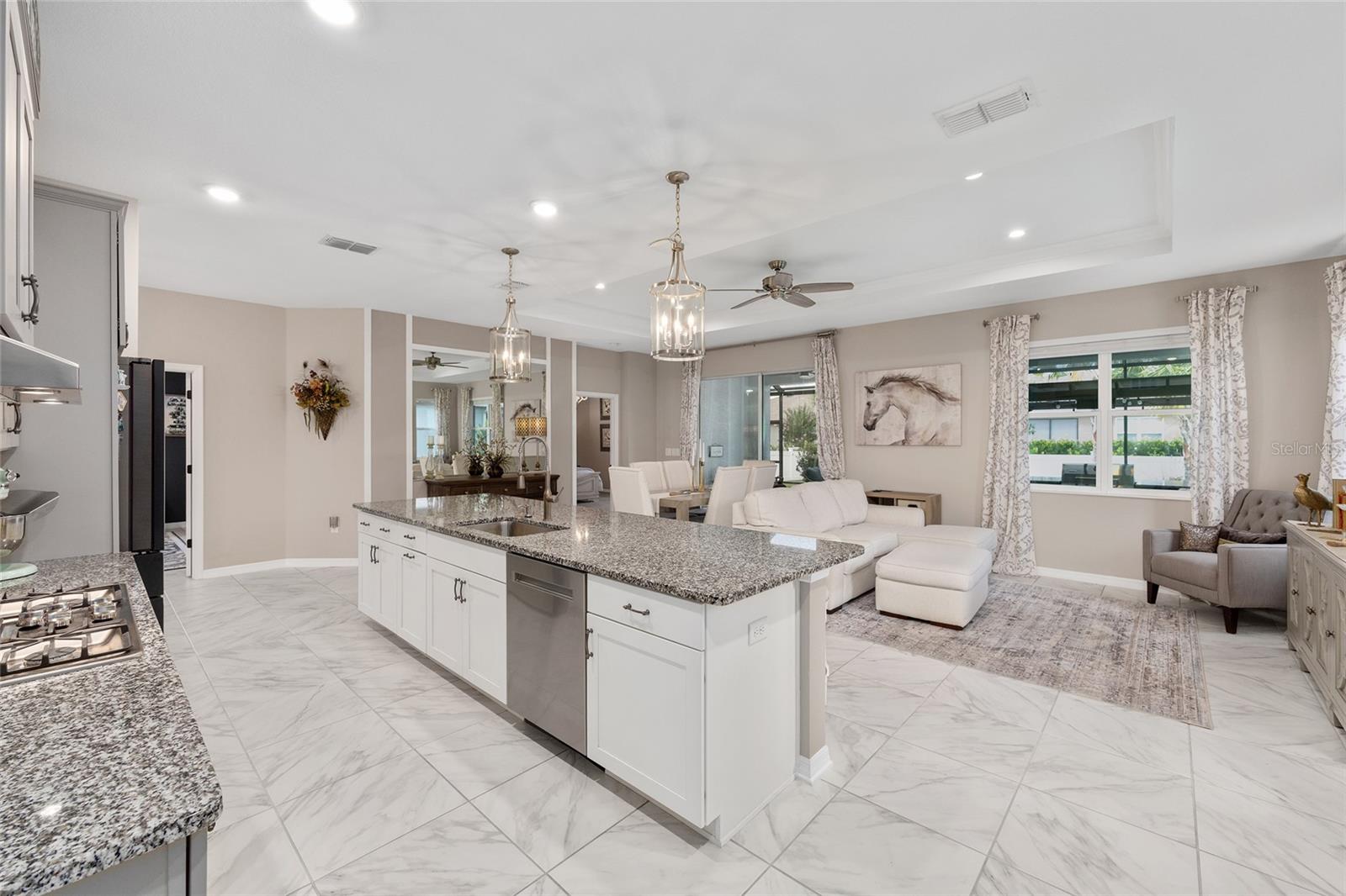 ON TOP OF THE WORLD - Residential