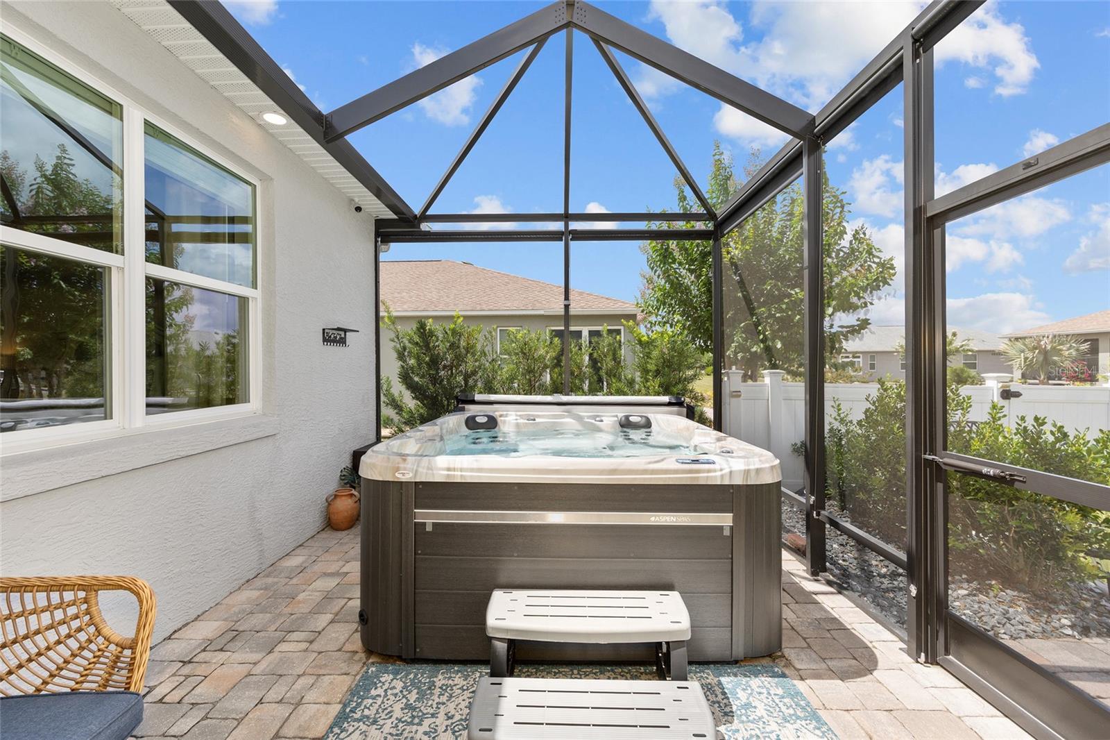 ON TOP OF THE WORLD - Residential
