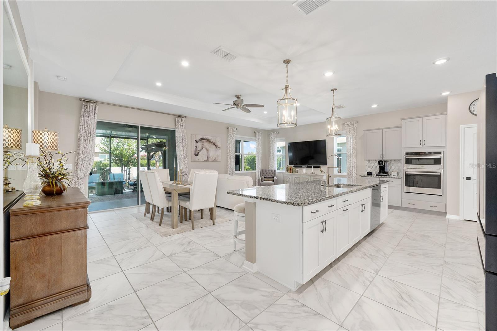 ON TOP OF THE WORLD - Residential