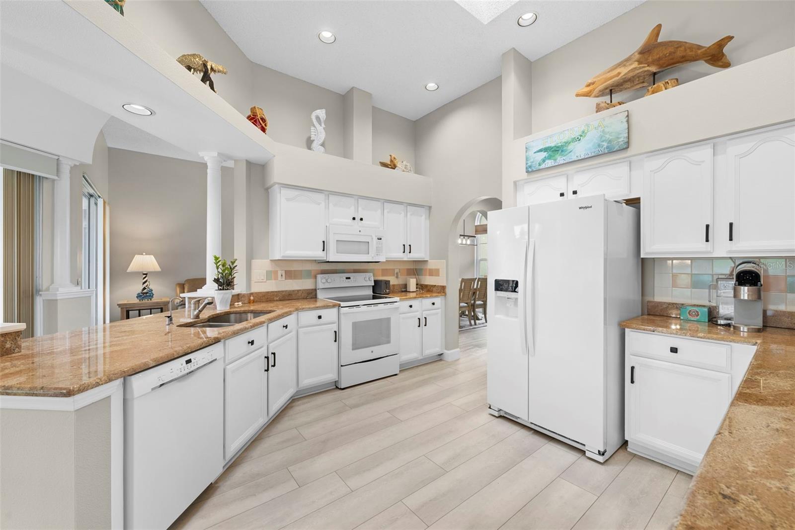 HUNTINGTON POINTE - Residential