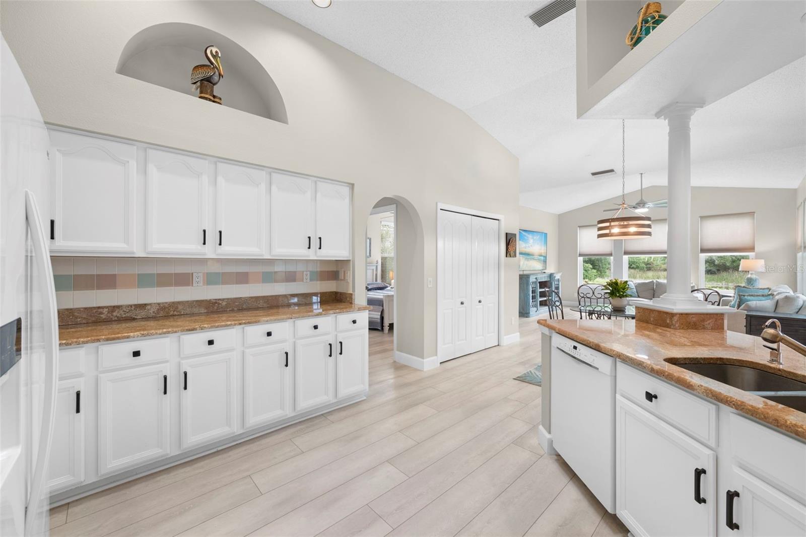 HUNTINGTON POINTE - Residential