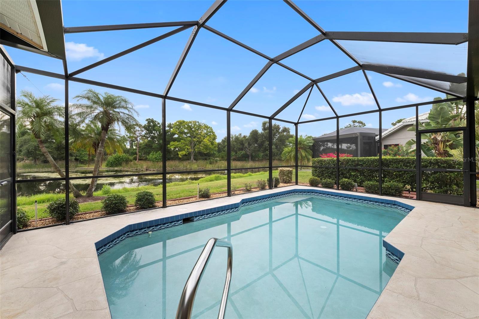 HUNTINGTON POINTE - Residential