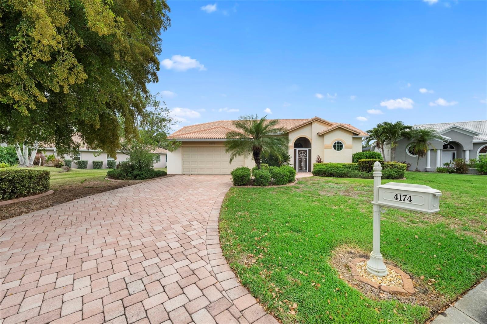 HUNTINGTON POINTE - Residential