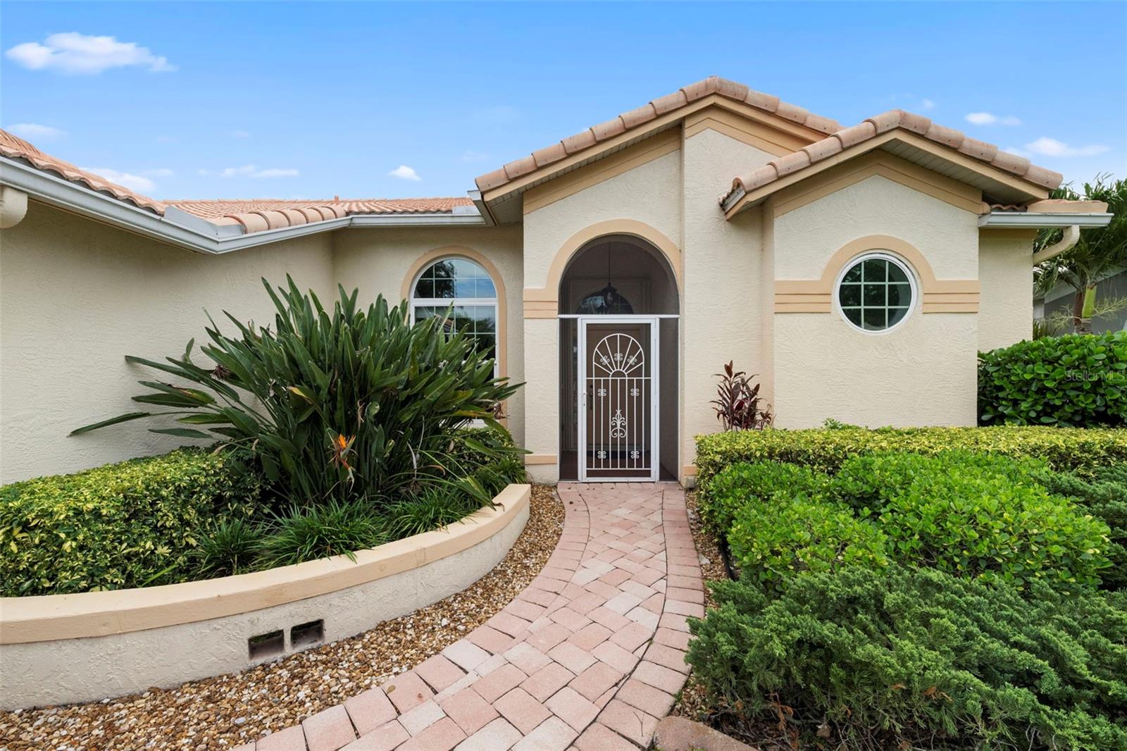 HUNTINGTON POINTE - Residential