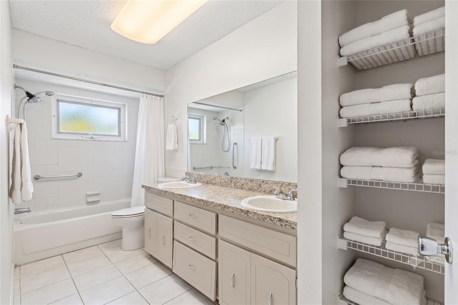 REGENCY PARK - Residential