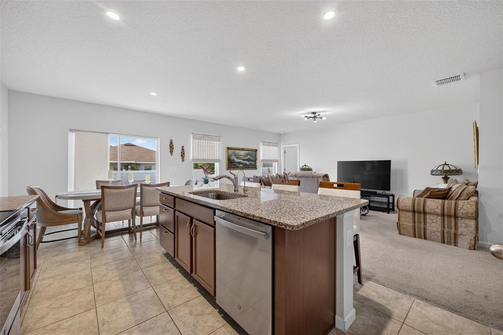 DORA LANDINGS - Residential