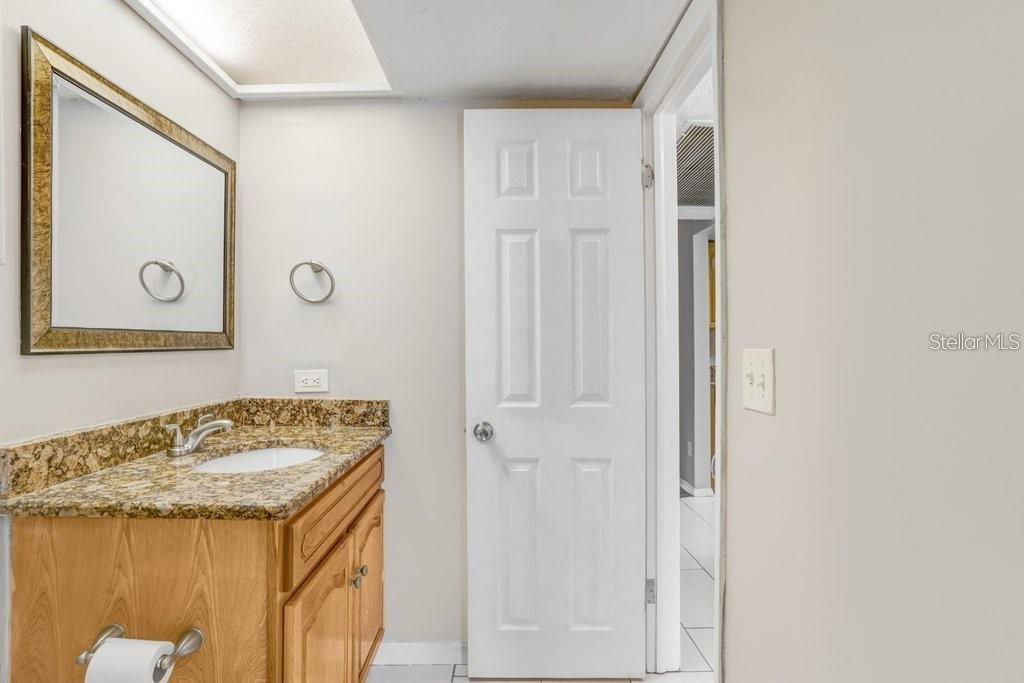 RIVER OAKS CONDO I - Residential Lease