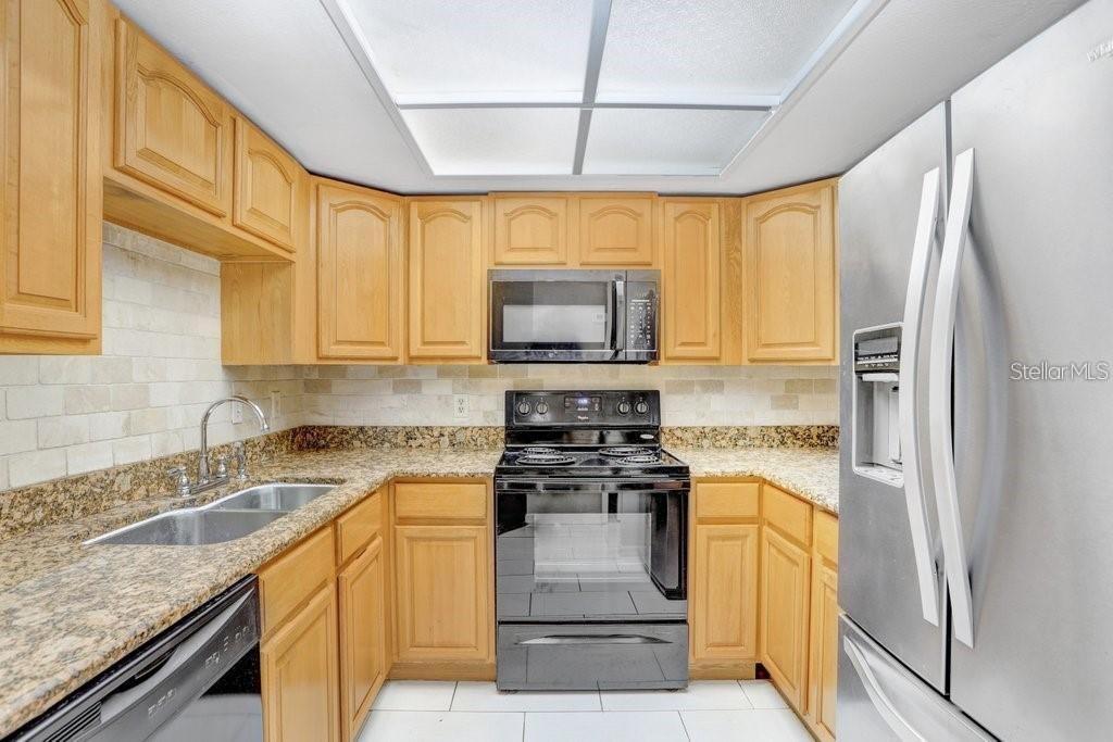 RIVER OAKS CONDO I - Residential Lease