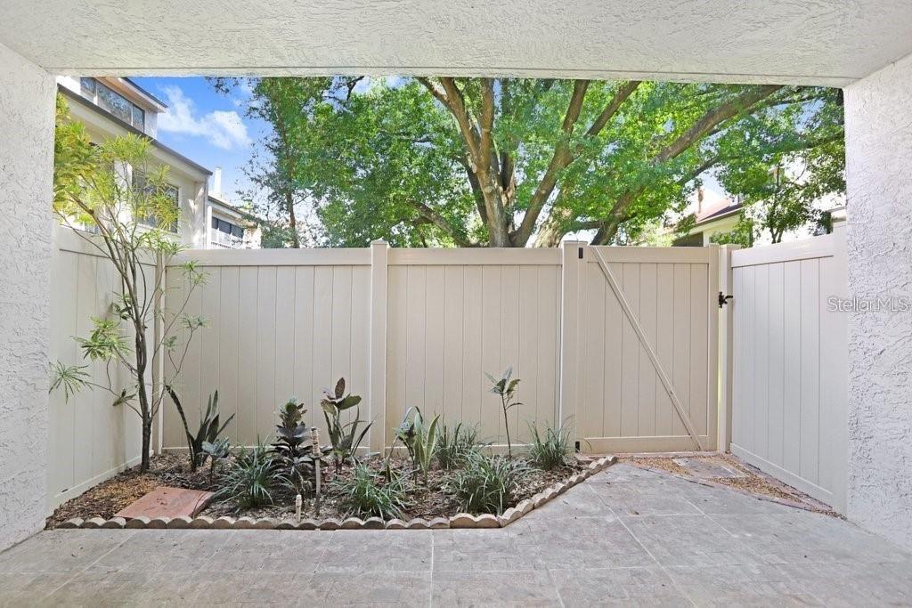 RIVER OAKS CONDO I - Residential Lease