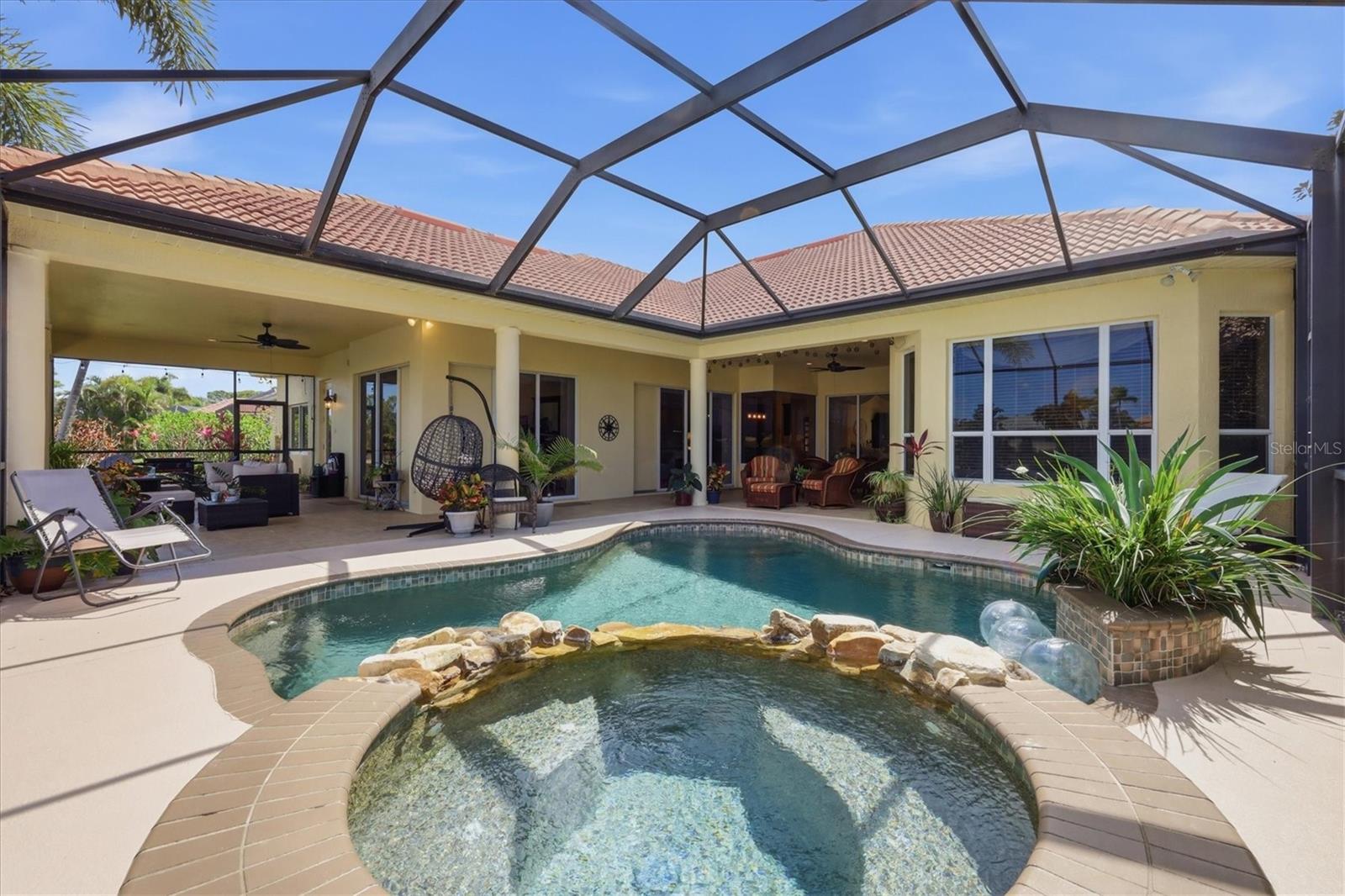 PELICAN POINTE GOLF & CNTRY CL - Residential
