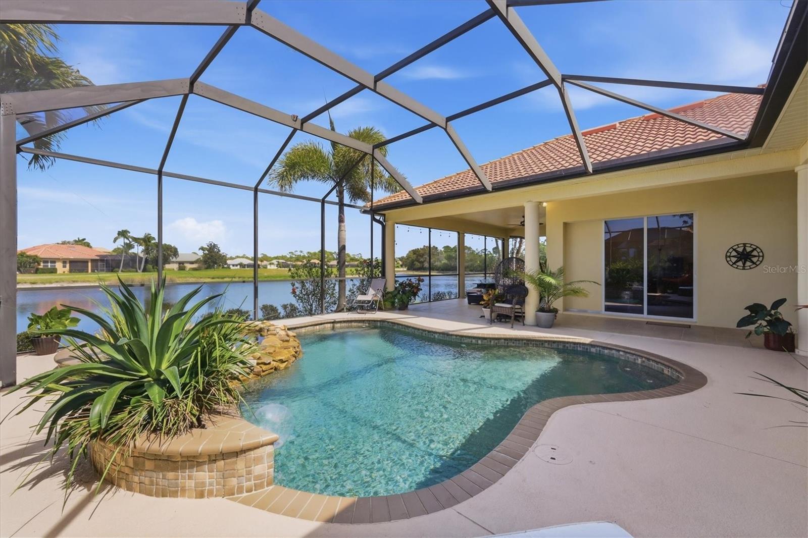 PELICAN POINTE GOLF & CNTRY CL - Residential