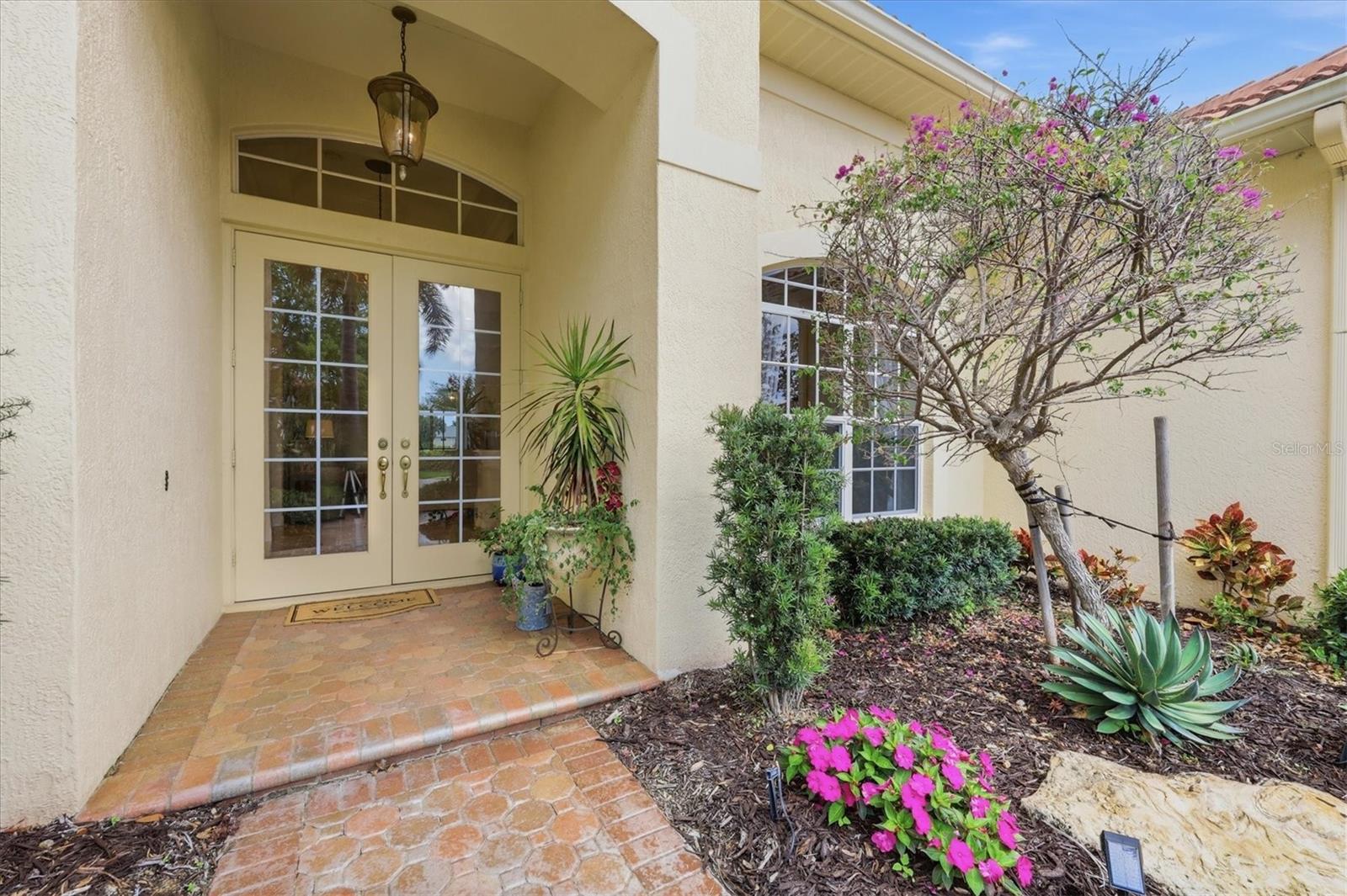 PELICAN POINTE GOLF & CNTRY CL - Residential