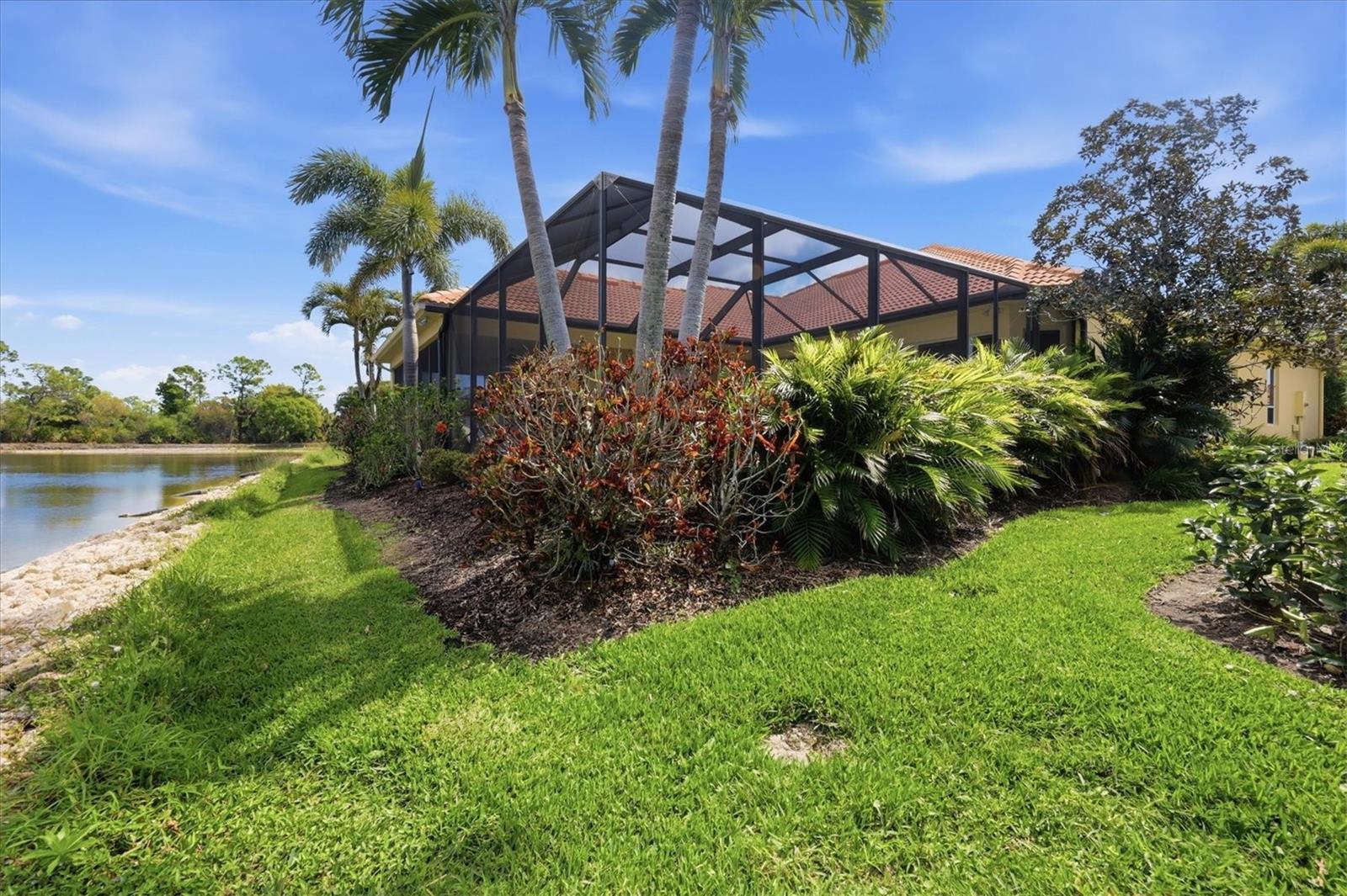 PELICAN POINTE GOLF & CNTRY CL - Residential