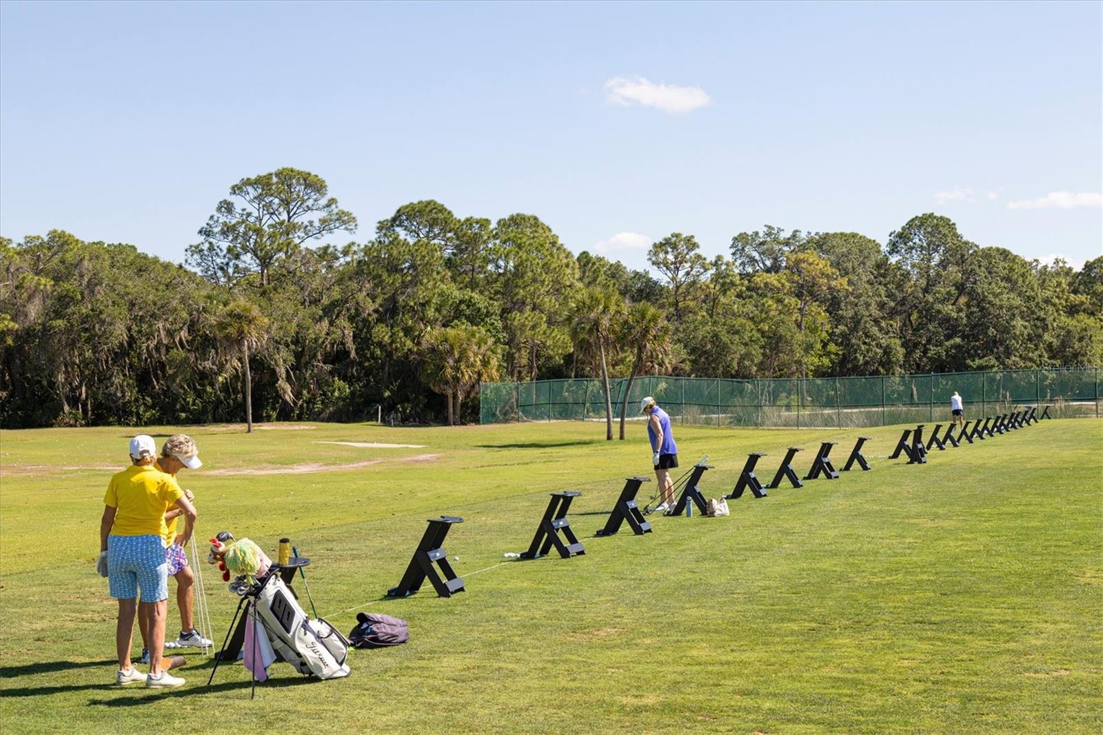 PELICAN POINTE GOLF & CNTRY CL - Residential