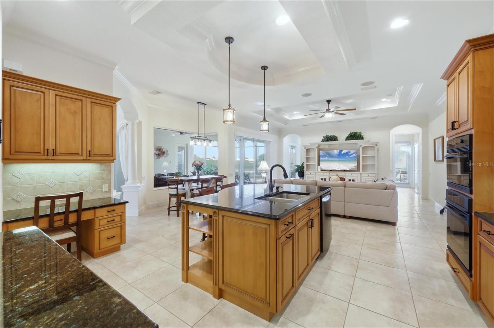 PELICAN POINTE GOLF & CNTRY CL - Residential