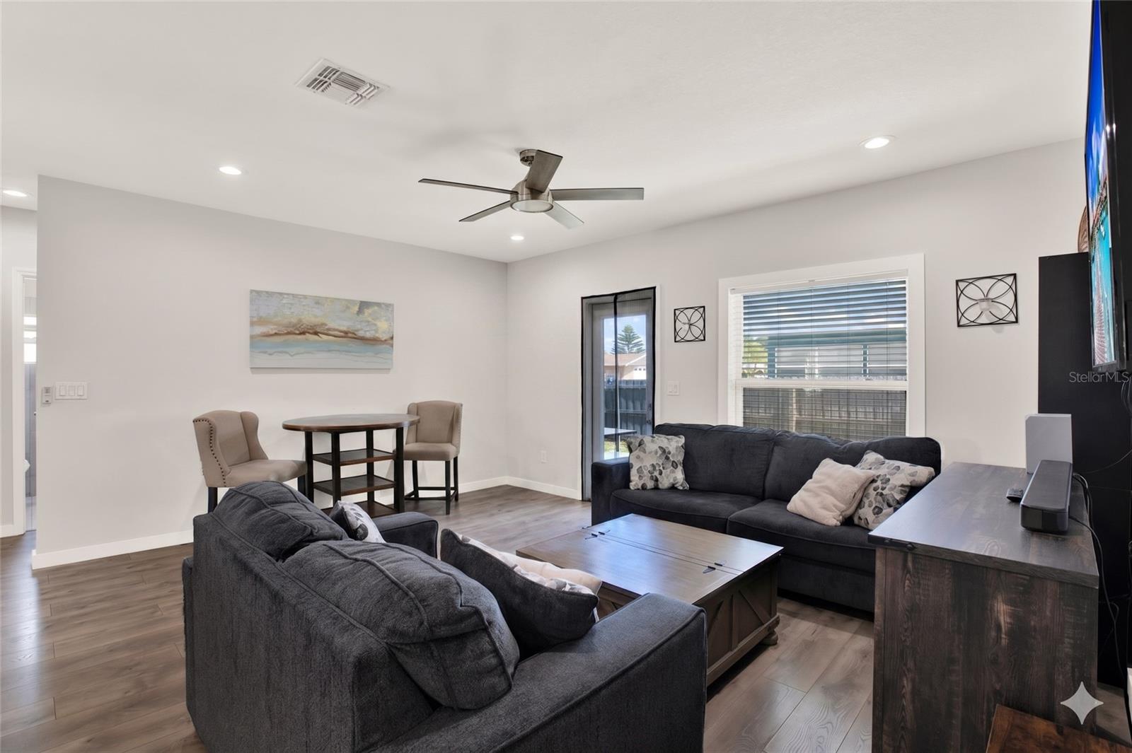 ALOHA GARDENS - Residential