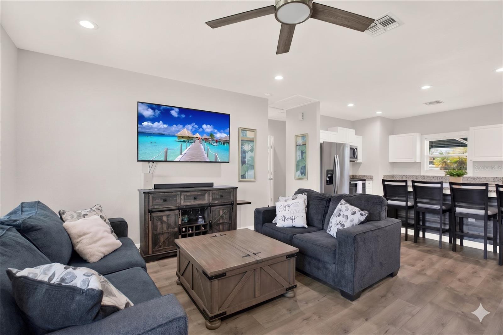 ALOHA GARDENS - Residential