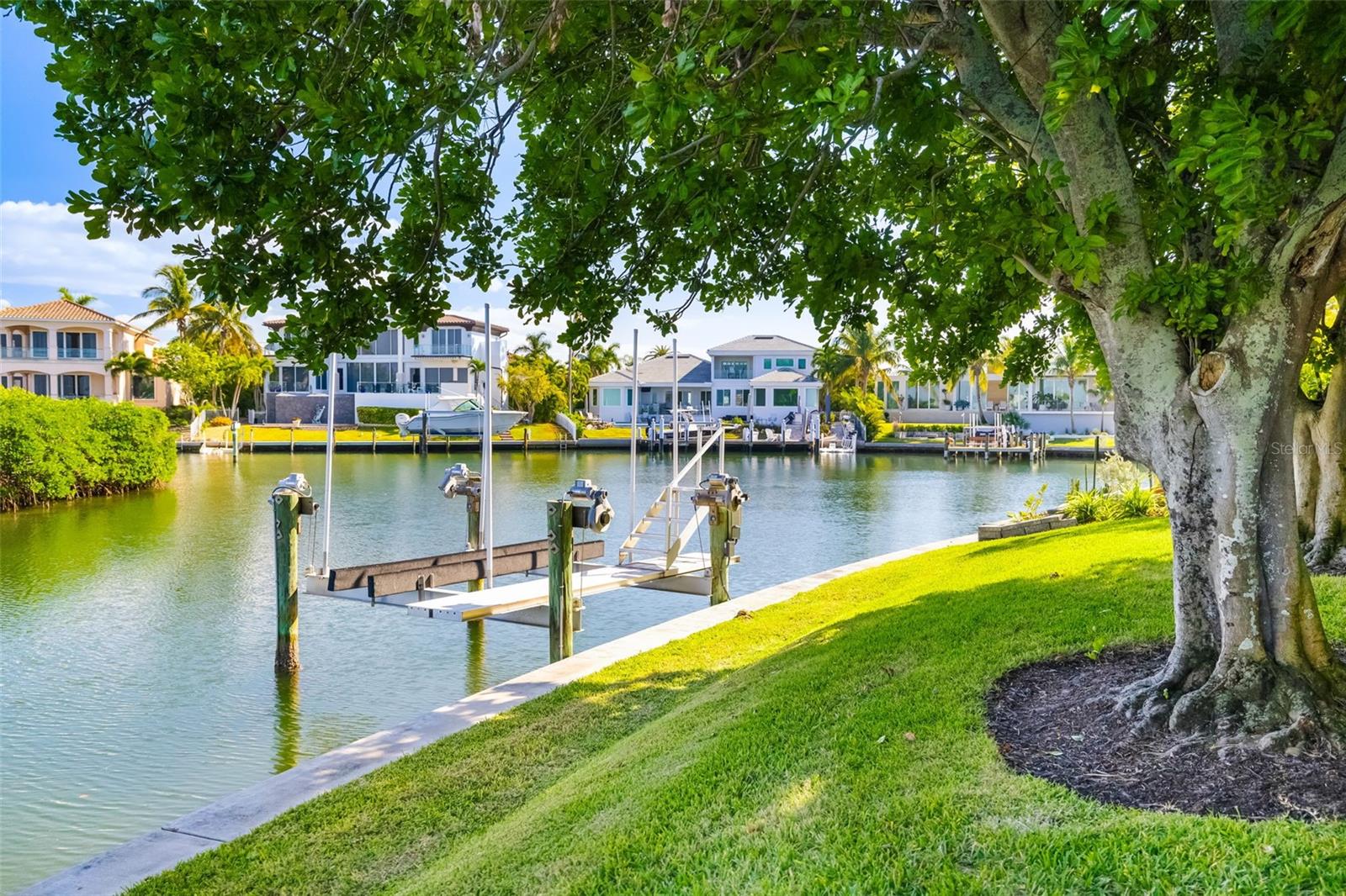 BAY ISLES - Residential