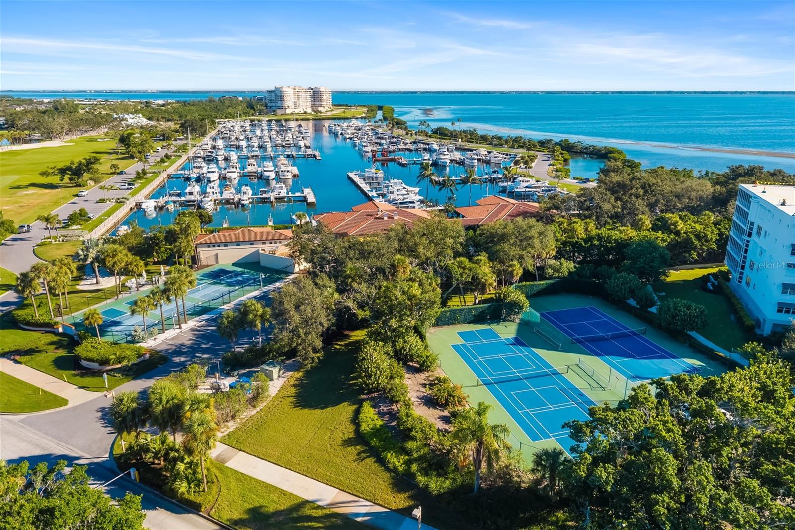 BAY ISLES - Residential