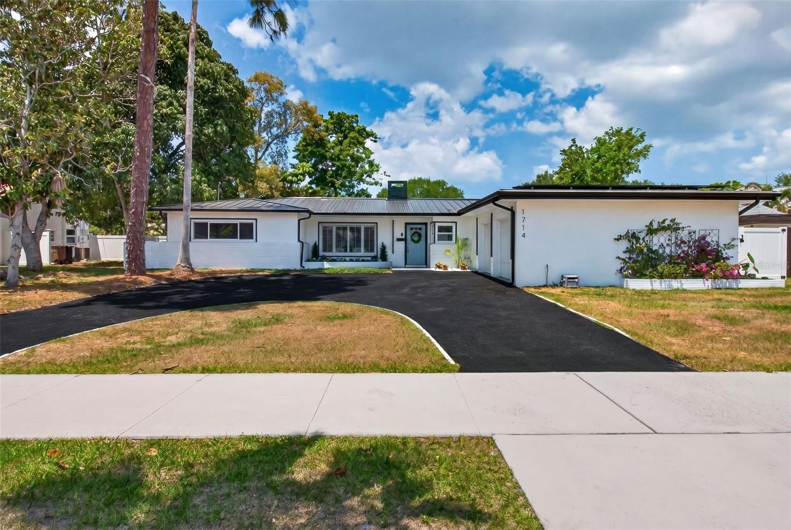 BELLEAIR ESTATES - Residential