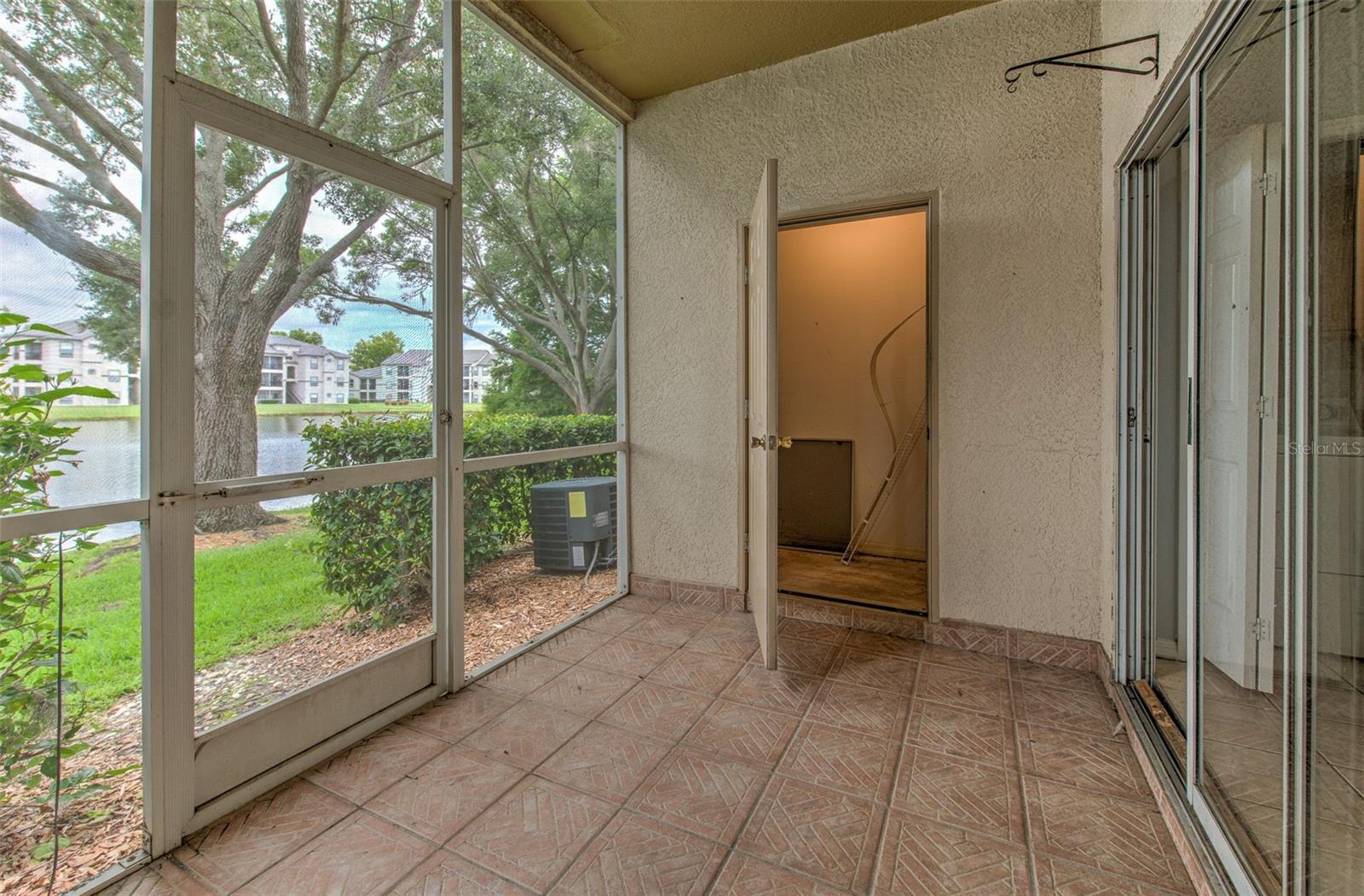LAKE POINTE - Residential