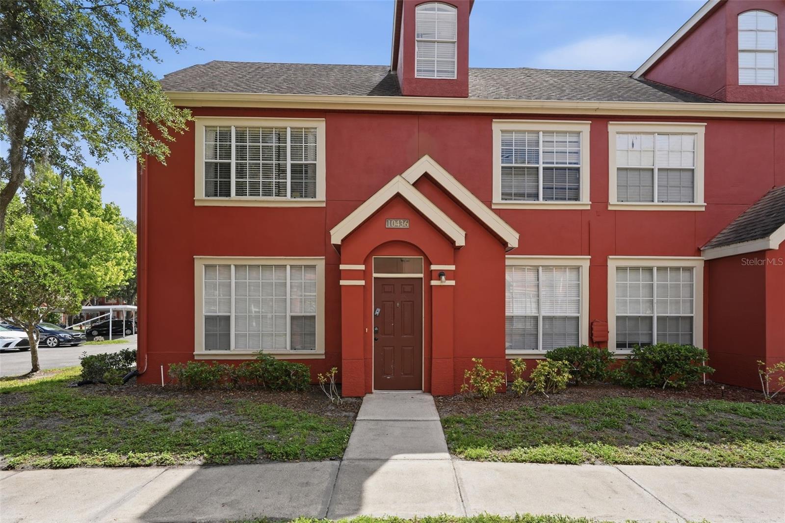 Spacious 2 bedroom condo in Westchase 2 bedroom one bath with multi level condominium is located in the heart of Tampa in a gated community. This open floor plan has plenty of space and second level bedroom. The amenities are amazing with 2 pools, clubhouse, volleyball court, tennis court and its own car wash. It also has beautiful scenery with walking paths. Citrus park mall and Veterans within minutes.