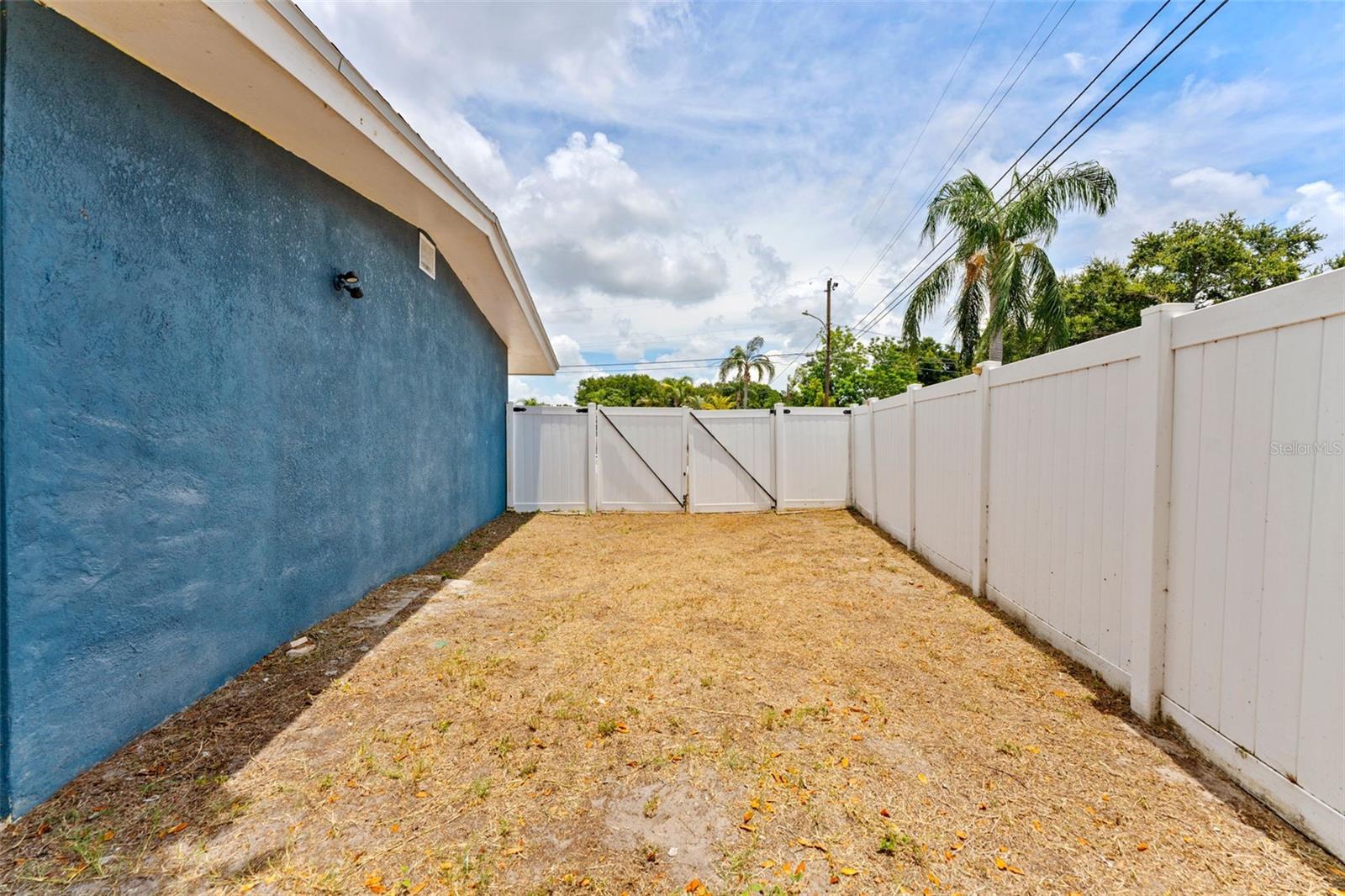 DISSTON GARDENS BLK G, LOT 1 - Residential Lease