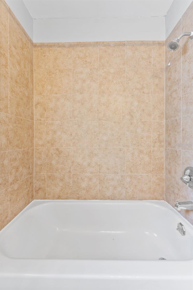 DISSTON GARDENS BLK G, LOT 1 - Residential Lease