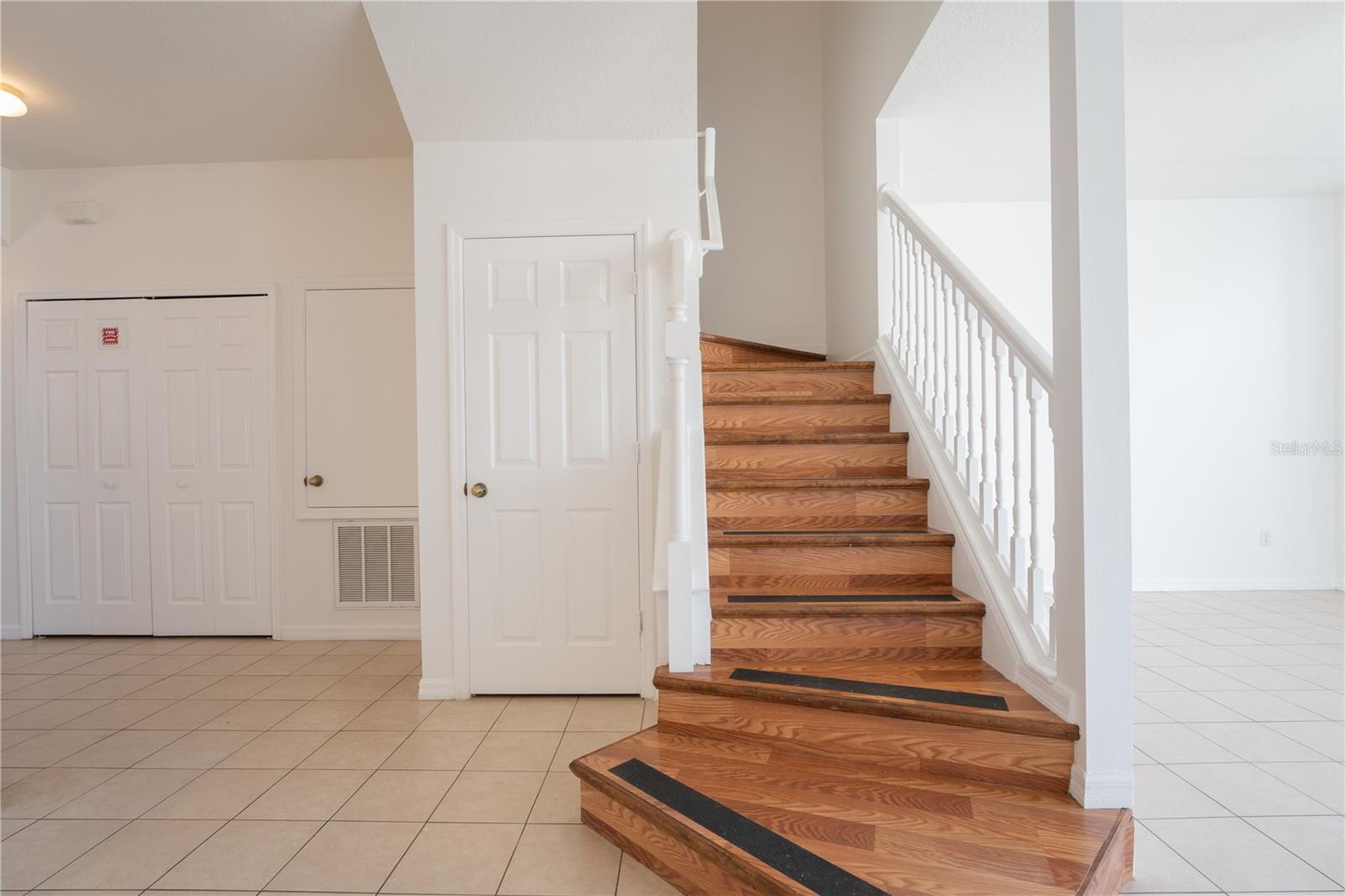 FIESTA KEY - Residential Lease