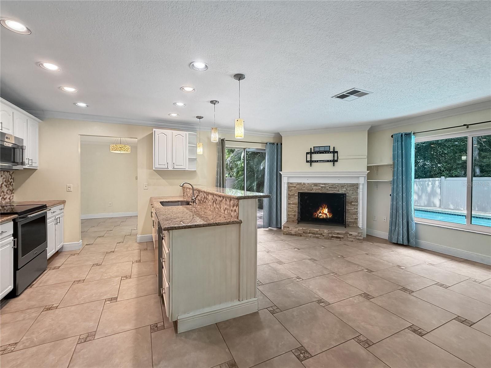 SPANISH OAKS - Residential