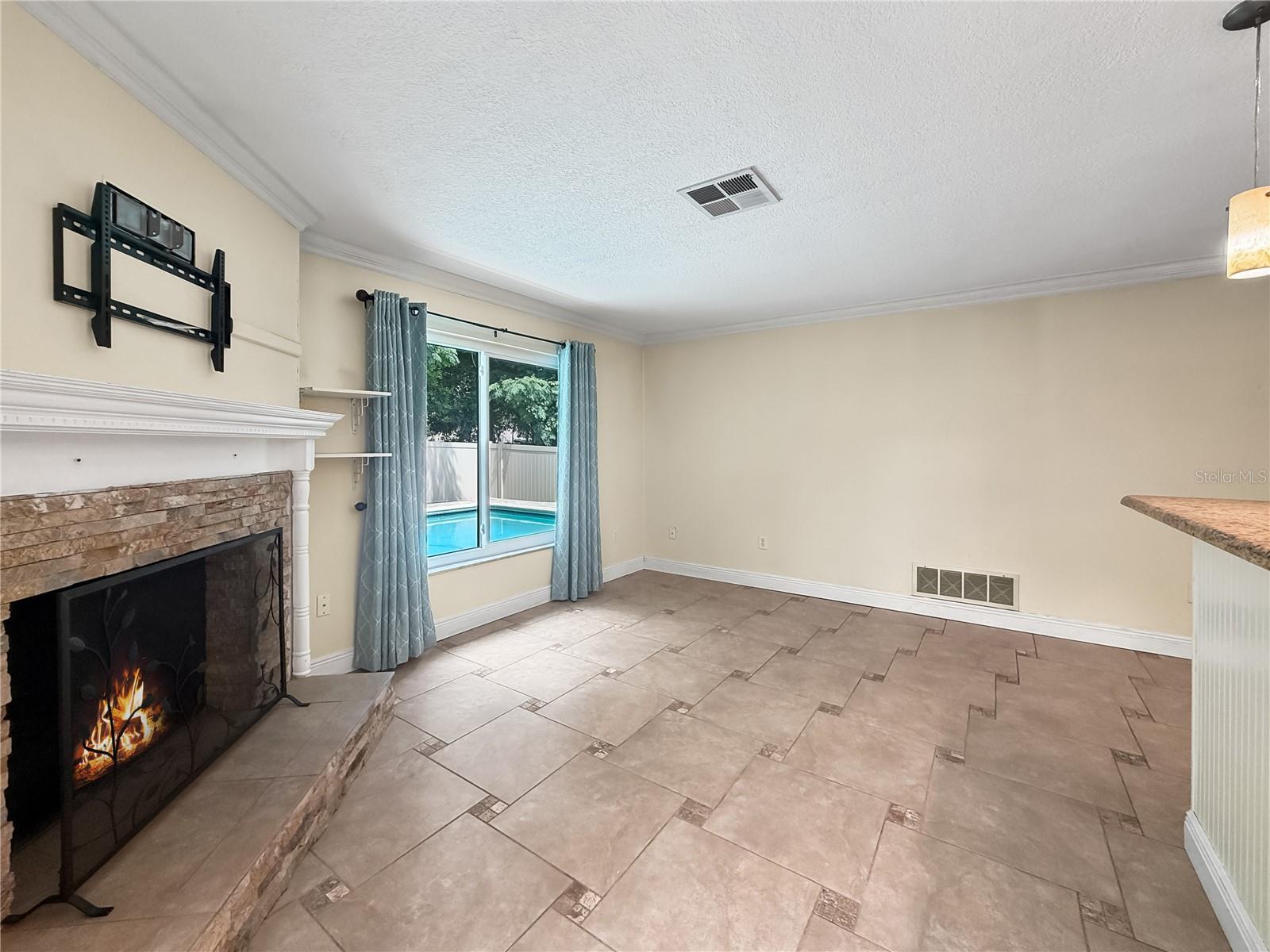 SPANISH OAKS - Residential