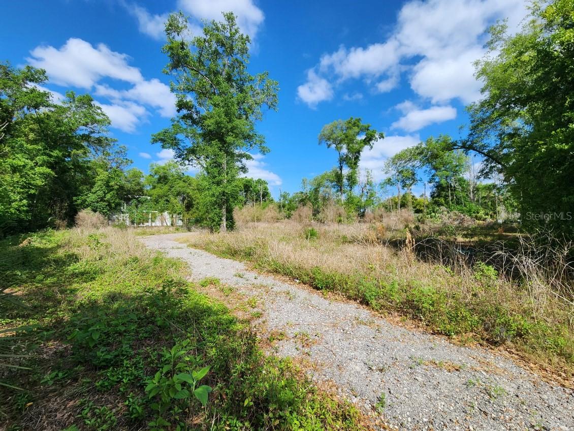 DES PINAR ACRES - Land
